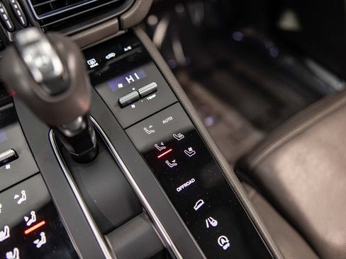 Used 2022 Porsche Macan S AWD/4WD image 30