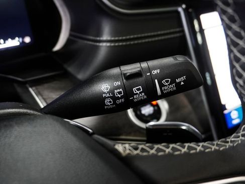 Used 2024 Jeep Grand Cherokee Limited w/ Luxury Tech Group II image 23