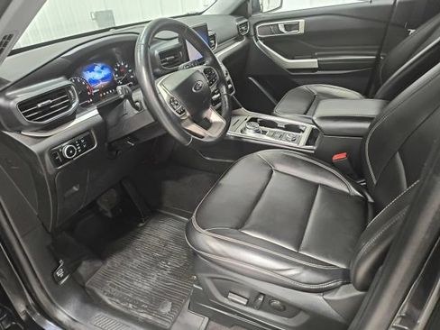 Used 2023 Ford Explorer XLT w/ Equipment Group 202A AWD/4WD image 14