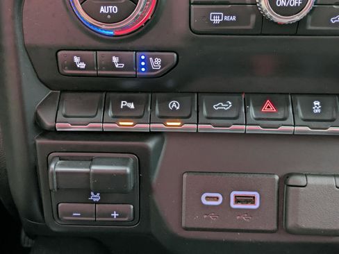 Used 2021 GMC Sierra 1500 AT4 w/ Driver Alert Package I image 7