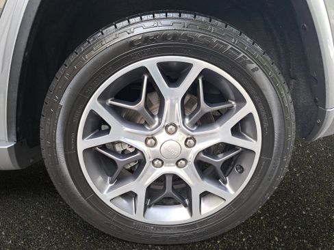 Used 2019 Jeep Grand Cherokee Overland AWD/4WD image 32