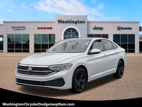 Used 2023 Volkswagen Jetta SE image 1