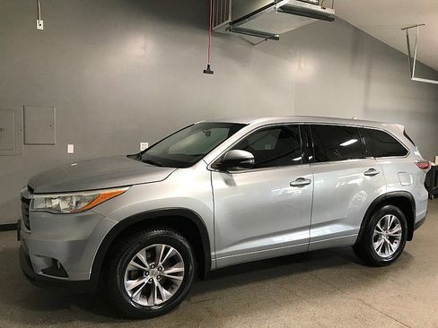 Used 2015 Toyota Highlander Plus AWD/4WD image 7