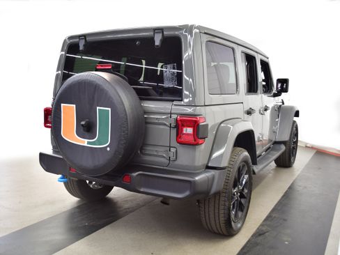 Used 2023 Jeep Wrangler Unlimited Sahara w/ Cold Weather Group AWD/4WD image 7