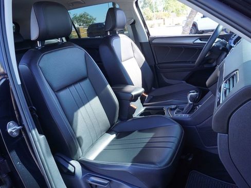 Used 2022 Volkswagen Tiguan SE image 12