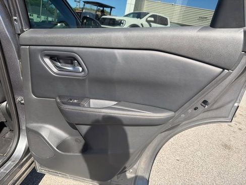 Used 2024 Nissan Rogue SV FWD image 10