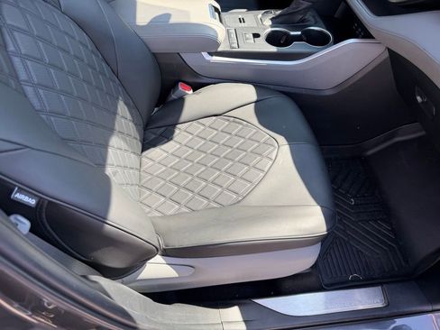 Used 2022 Toyota Highlander LE image 18