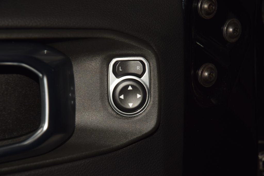 Used 2025 Jeep Wrangler Unlimited Sahara AWD/4WD image 47