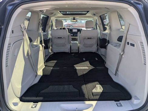 Used 2020 Chrysler Pacifica Limited image 13