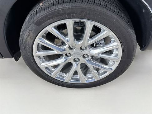 Used 2021 Cadillac XT4 Premium Luxury w/ LPO, Radiant Package FWD image 32