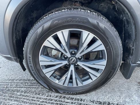 Used 2023 Nissan Rogue SV image 9