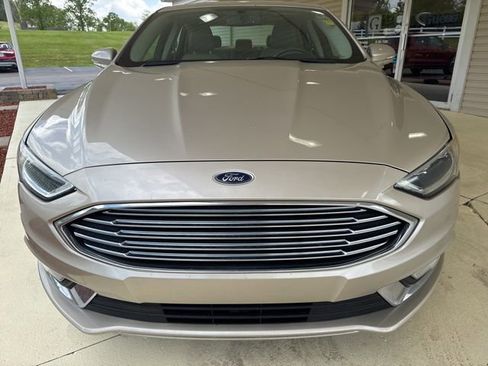 Used 2017 Ford Fusion SE w/ Fusion SE Technology Package FWD image 10