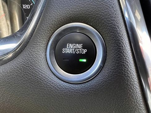 Used 2023 Chevrolet Traverse RS AWD/4WD image 19