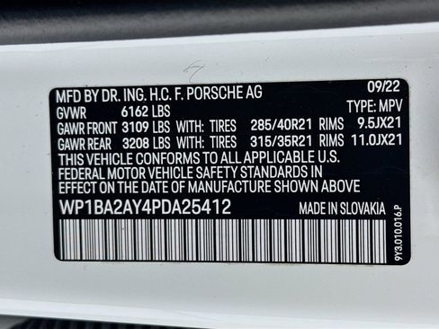 Certified 2023 Porsche Cayenne Platinum Edition image 37