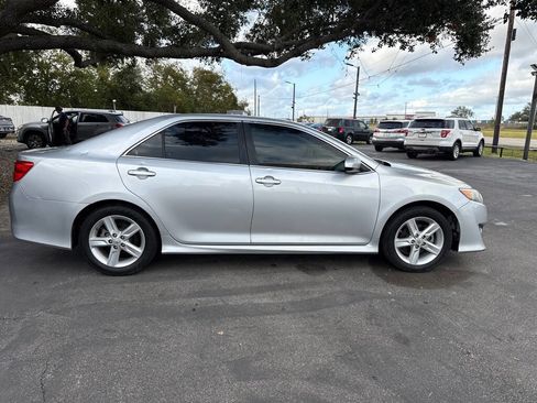 Used 2014 Toyota Camry L image 6
