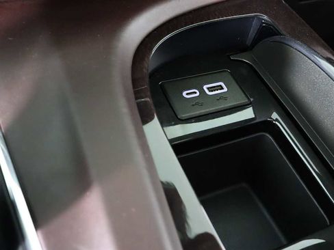 Used 2024 Cadillac Escalade Sport Platinum w/ LPO, ONYX Package image 23