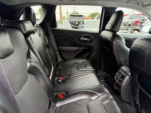 Used 2023 Jeep Cherokee Altitude Lux image 28