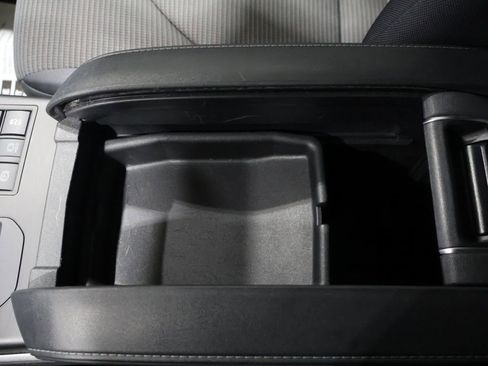 Used 2024 Toyota Highlander LE image 30