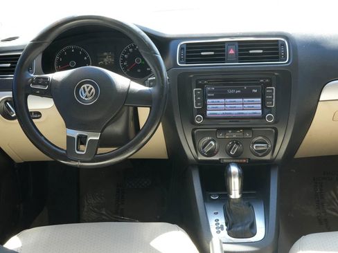 Used 2014 Volkswagen Jetta SE image 4