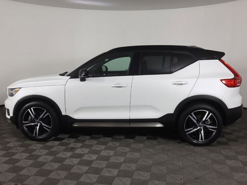 Used 2021 Volvo XC40 T5 R-Design image 18