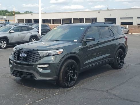 Used 2023 Ford Explorer ST-Line w/ Class IV Trailer Tow Package AWD/4WD image 3