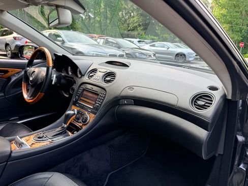 Used 2011 Mercedes-Benz SL 550 image 24