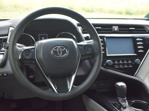 Used 2018 Toyota Camry FWD image 16