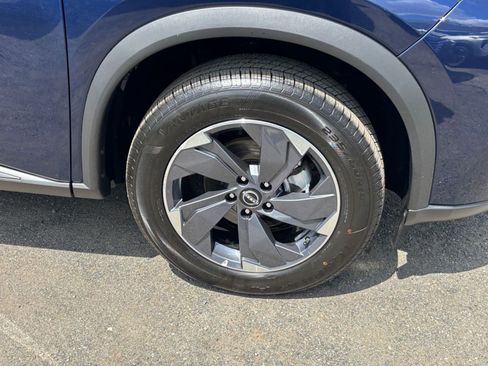 Used 2025 Nissan Rogue SV FWD image 32