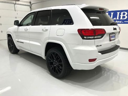 Used 2018 Jeep Grand Cherokee Altitude image 13