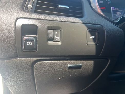 Used 2017 Chevrolet Impala LT FWD image 8