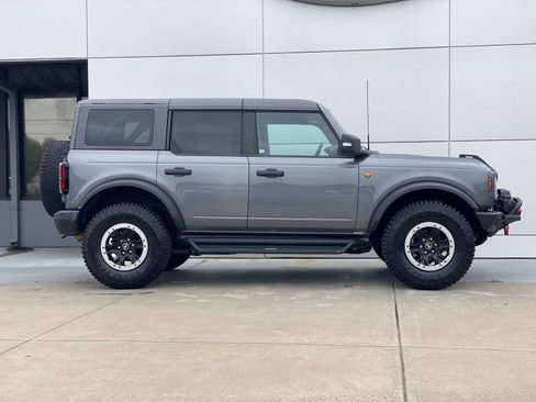 Used 2022 Ford Bronco Badlands w/ Sasquatch Package AWD/4WD image 3