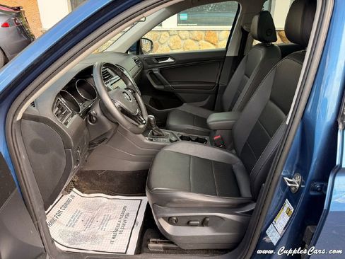 Used 2020 Volkswagen Tiguan SE w/ Panoramic Sunroof Package image 15