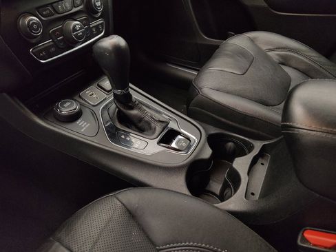 Used 2021 Jeep Cherokee Limited image 26