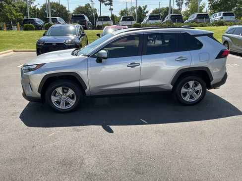 Used 2025 Toyota RAV4 XLE AWD/4WD image 7