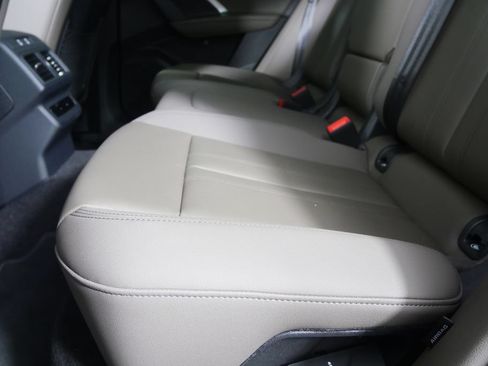 Used 2025 Audi Q5 Premium AWD/4WD image 13
