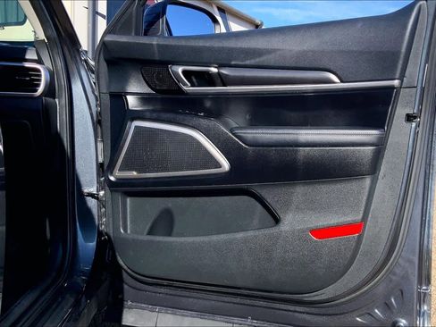 Used 2023 Kia Telluride LX image 43