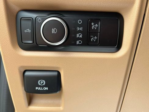 Used 2023 Ford F150 XLT AWD/4WD image 18