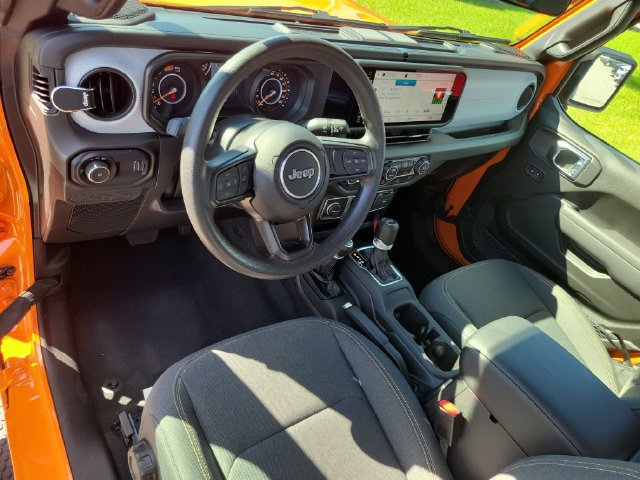 Used 2025 Jeep Wrangler Sport AWD/4WD image 13