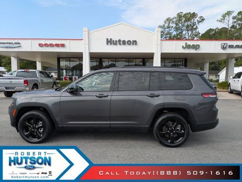 Used 2023 Jeep Grand Cherokee L Laredo image 1