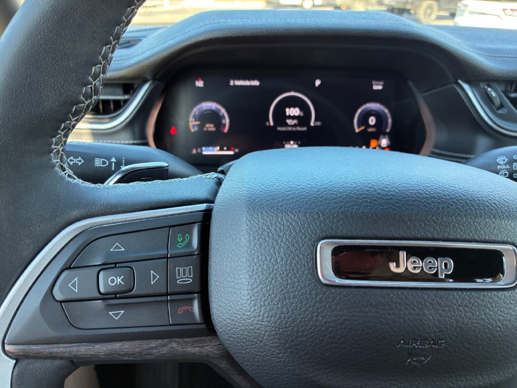 Used 2023 Jeep Grand Cherokee Limited w/ Trailer Tow Prep Group (B) RWD image 11