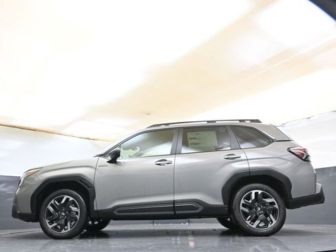 Used 2025 Subaru Forester Limited AWD/4WD image 38