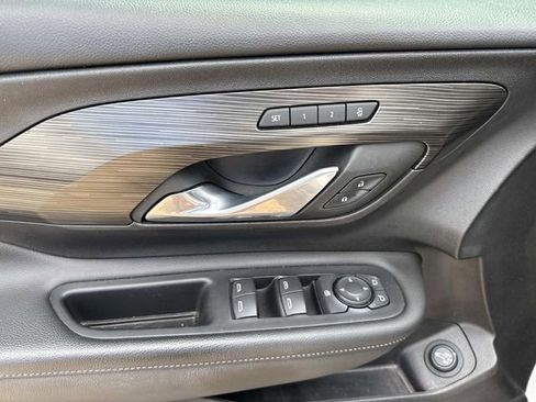 Used 2023 GMC Terrain SLT w/ Infotainment Package II image 25