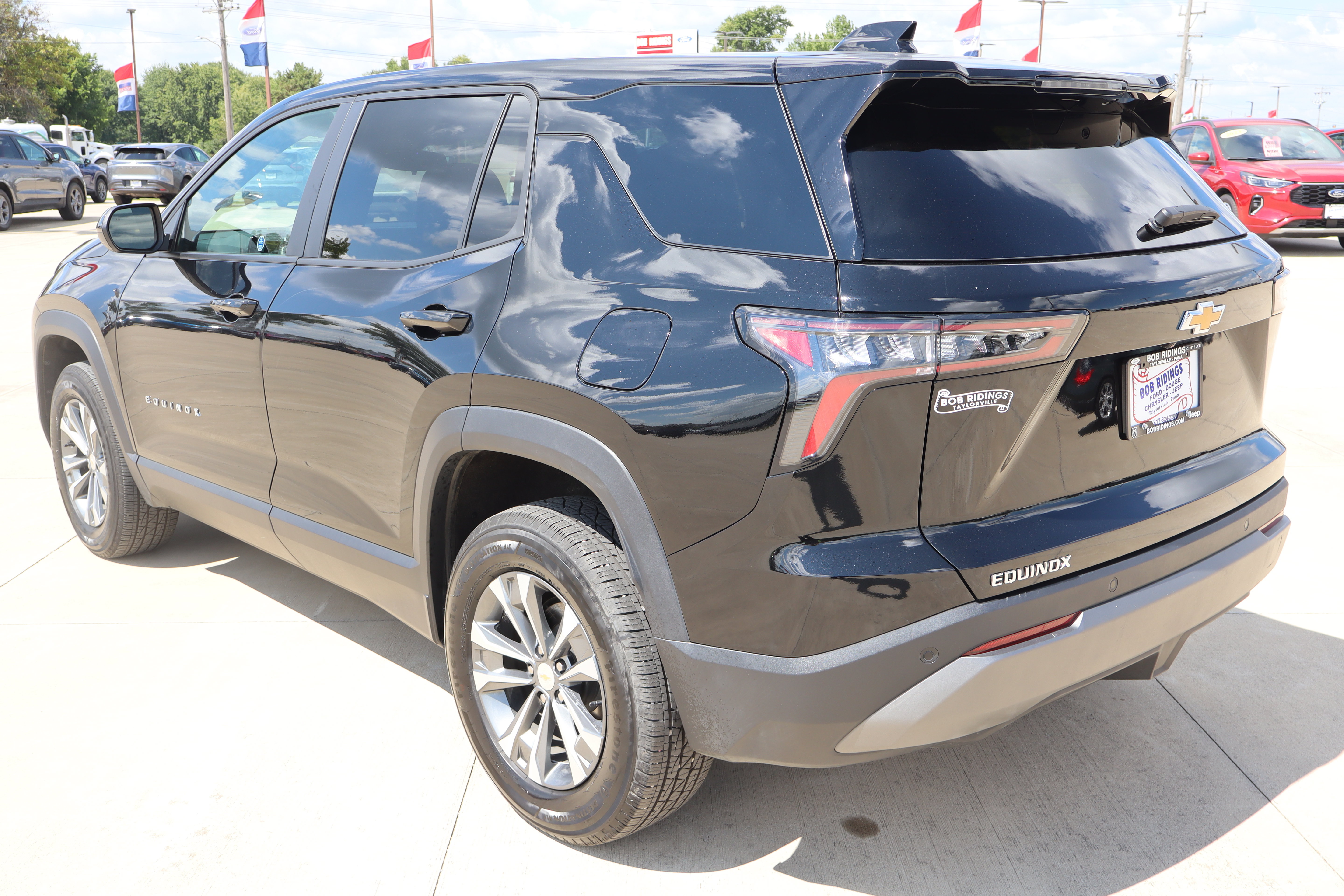 Used 2026 Chevrolet Equinox LT FWD image 7