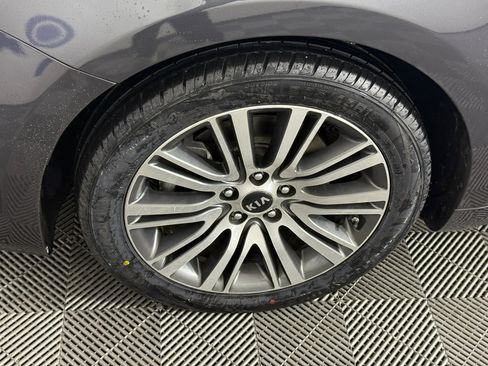 Used 2018 Kia Cadenza Technology image 12