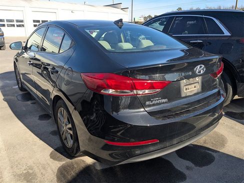 Used 2017 Hyundai Elantra SE w/ SE A/T Tech Package 03 image 5