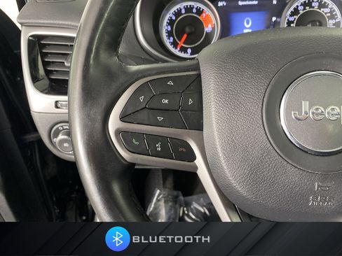 Used 2019 Jeep Cherokee Limited image 23