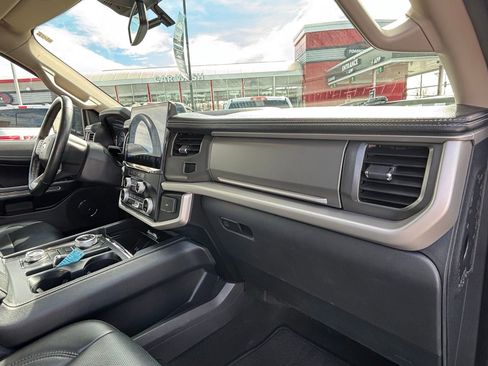Used 2024 Ford Expedition XLT image 28