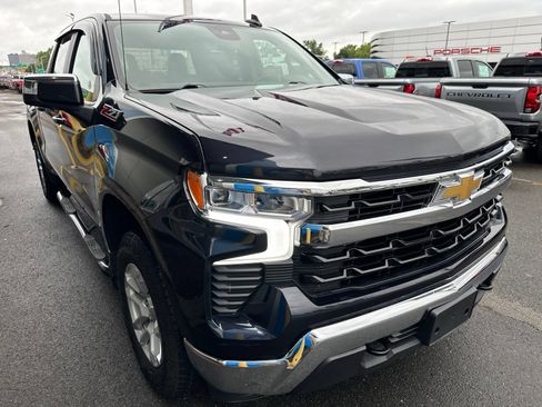Used 2023 Chevrolet Silverado 1500 LT AWD/4WD image 3