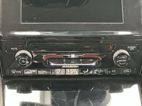 Used 2023 Jeep Grand Cherokee Laredo AWD/4WD image 11