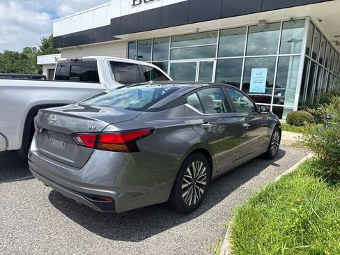 Used 2024 Nissan Altima 2.5 SV FWD image 5